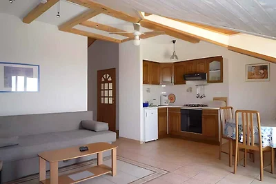 Ferienwohnung mit Gartenmöbeln und Grill