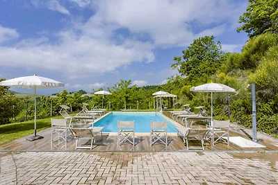 Ferienhaus Mit Terasse und Pool