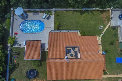 Villa mit Pool und Klimaanlage