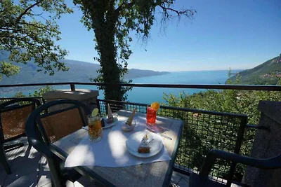 Ferienwohnung mit Seeblick und Pool