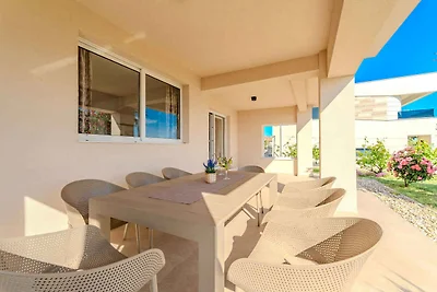 Modernes Erdgeschoss-Apartment Batela mit Mee