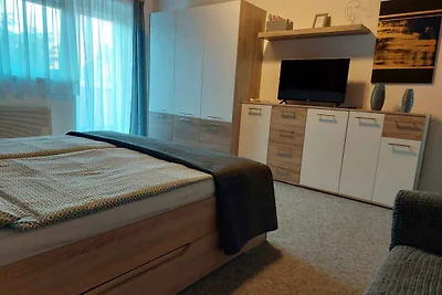 Ferienwohnung mit Klimaanlage, Balkon und Gar
