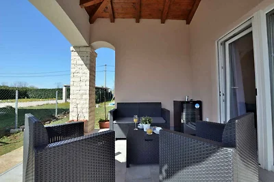 Ferienhaus mit Pool und Klimaanlage