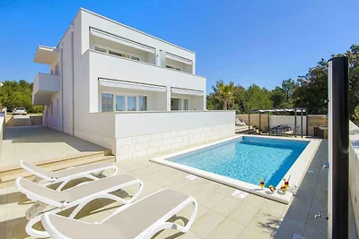 Ferienwohnung mit Klimaanlage und Pool