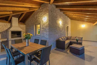 Villa mit Pool und Klimaanlage