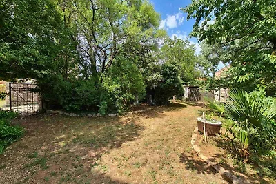 Ferienhaus mit Garten und Klimaanlage
