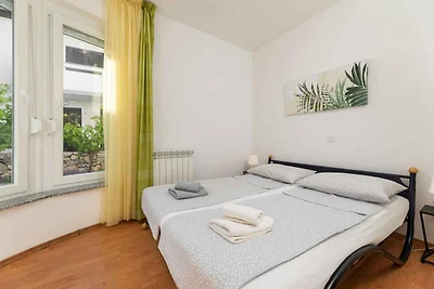 Ferienwohnung mit Terrasse und Grill