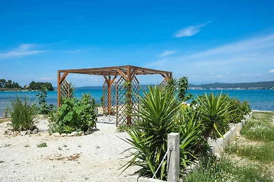 Moderne Seafront Apartments in Mrljane auf de