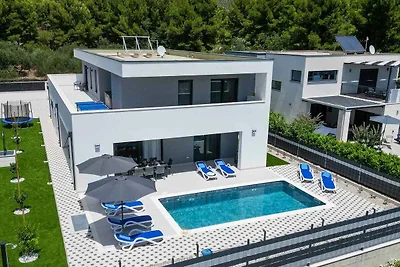 Villa mit Klimaanlage und Pool