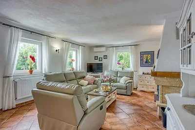 Villa mit Pool und Klimaanlage