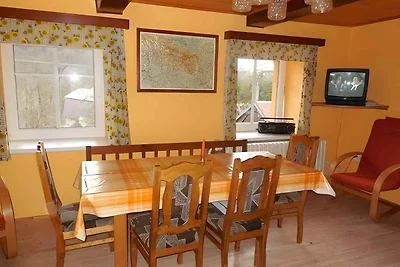 Ferienhaus mit Kamin und Garten