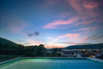 Villa mit Pool und Meerblick