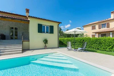 Villa mit Pool und Klimaanlage