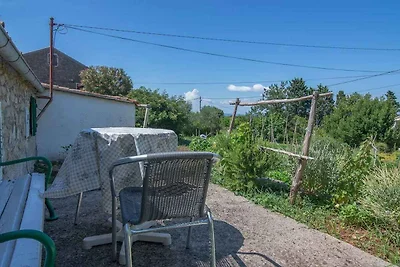 Studio mit TV und Terrasse