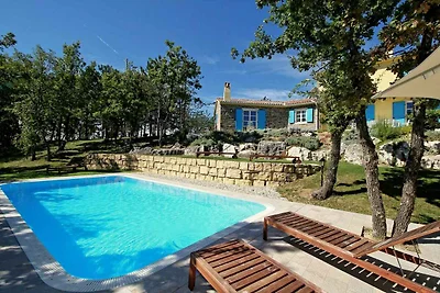Ferienhaus mit Terrasse und Pool