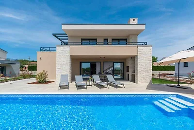 Villa mit Aussenpool