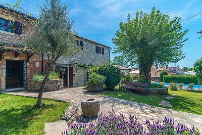 Villa mit Aussenpool, Sauna und Grill