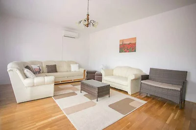 Villa mit Pool und Klimaanlage