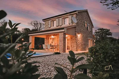 Villa mit Pool und Klimaanlage
