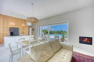 Villa mit Pool und Klimaanlage