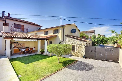 Ferienhaus mit Pool und Klimaanlage