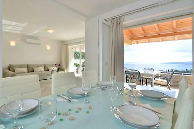 Ferienhaus mit Pool und Klimaanlage