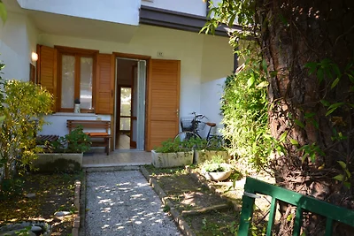 Villa mit Klimaanlage und Balkon