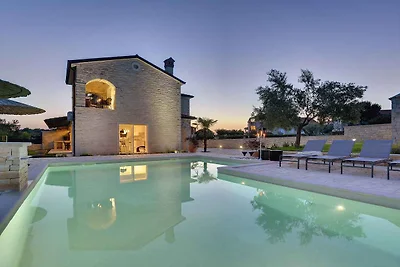 Villa mit Pool, Sauna und Fitness