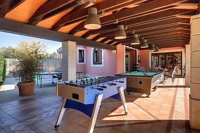 Villa mit Swimmingpool, Garten und