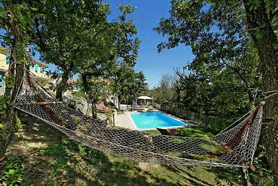 Ferienhaus mit Terrasse und Pool