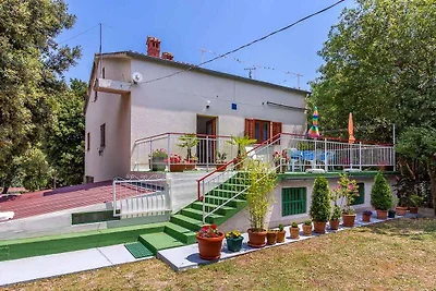 Ferienhaus mit Garten, Grill und