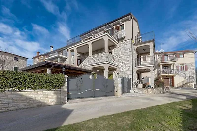 Ferienhaus mit Pool und Taverne für