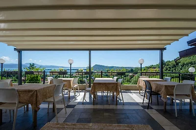 Ferienwohnung mit Balkon und Seeblick