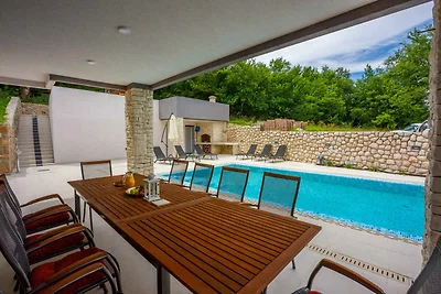 Ferienhaus mit Pool und Klimaanlage