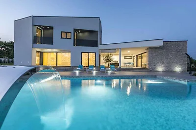 Villa Eine Luxusvilla mit einem kristallklare