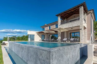 Villa mit Klimaanlage und Pool