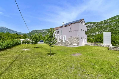 Exklusive Villa Jure: Komfort und Naturidylle