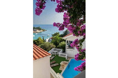 Ferienwohnung mit Pool und Meerausblick