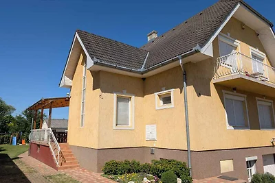 Ferienhaus mit Pool und Internet