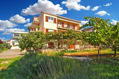 Ferienwohnung mit Klimaanlage und Balkon