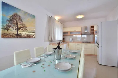 Ferienhaus mit Pool und Klimaanlage