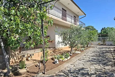 Komfortables Ferienhaus Flower Terrace mit Te