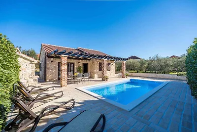 Ferienhaus mit Grillterrasse und Pool