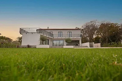 Villa mit Klimaanlage und Aussenpool