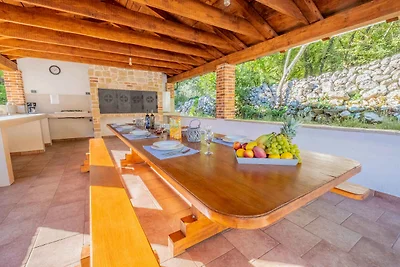 Ferienhaus mit Pool und Grill