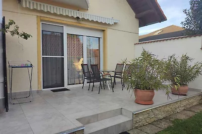 Ferienwohnung mit Terrasse und Garten