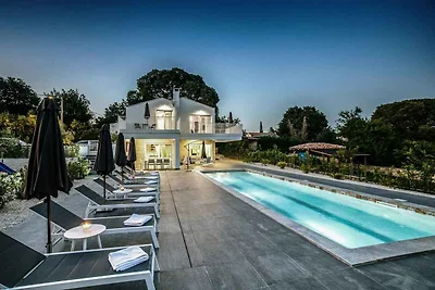 Ferienhaus mit Aussenpool