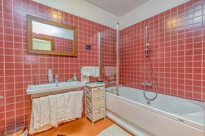 Apartment mit drei Schlafzimmern, Balkon und 