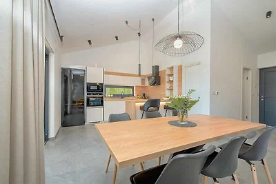 Ferienhaus mit Pool und schönem Garten