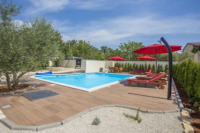 Ferienwohnung mit Pool und Grill